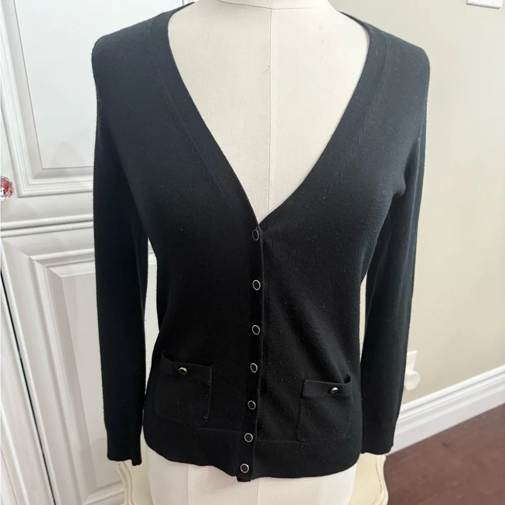 Banana Republic Women's Sz Small Black Long Sleeve V-Neck Cardigan with Buttons - Picture 6 of 10